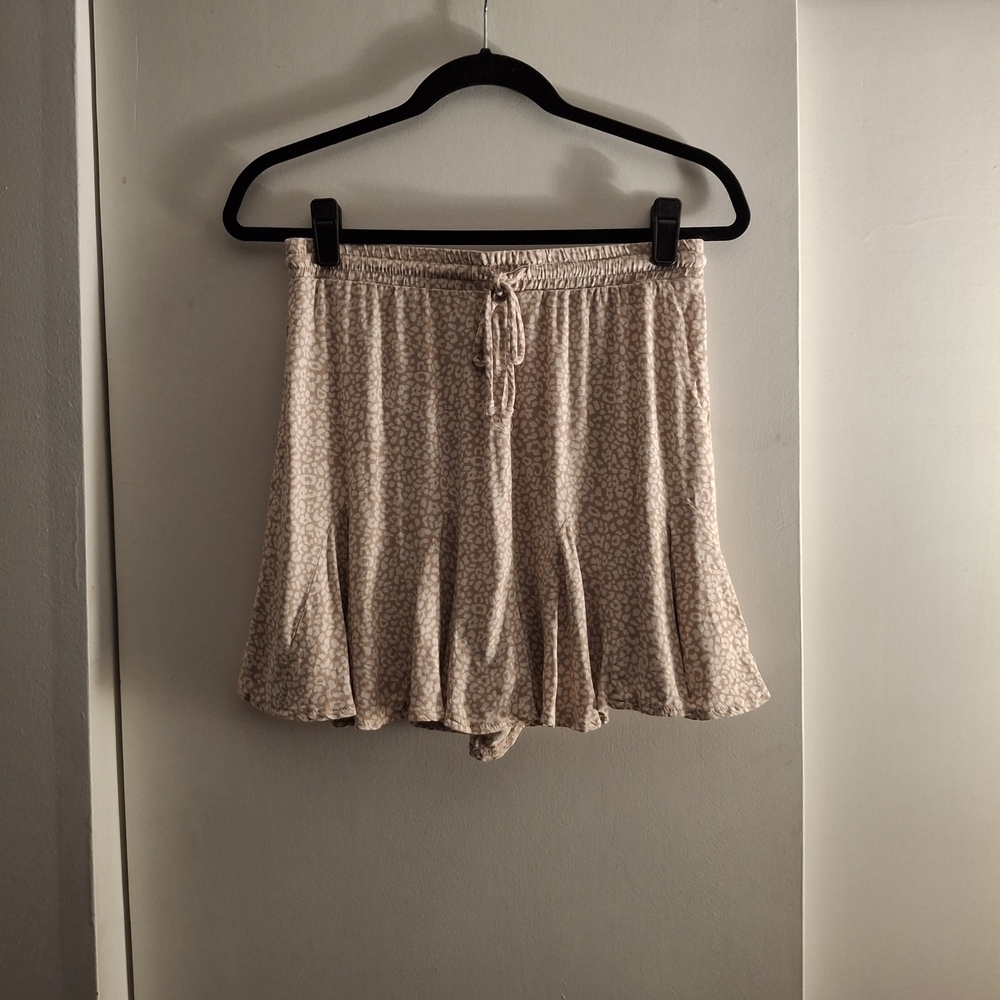 URBAN Romantics Women's Beige Patterned Shorts